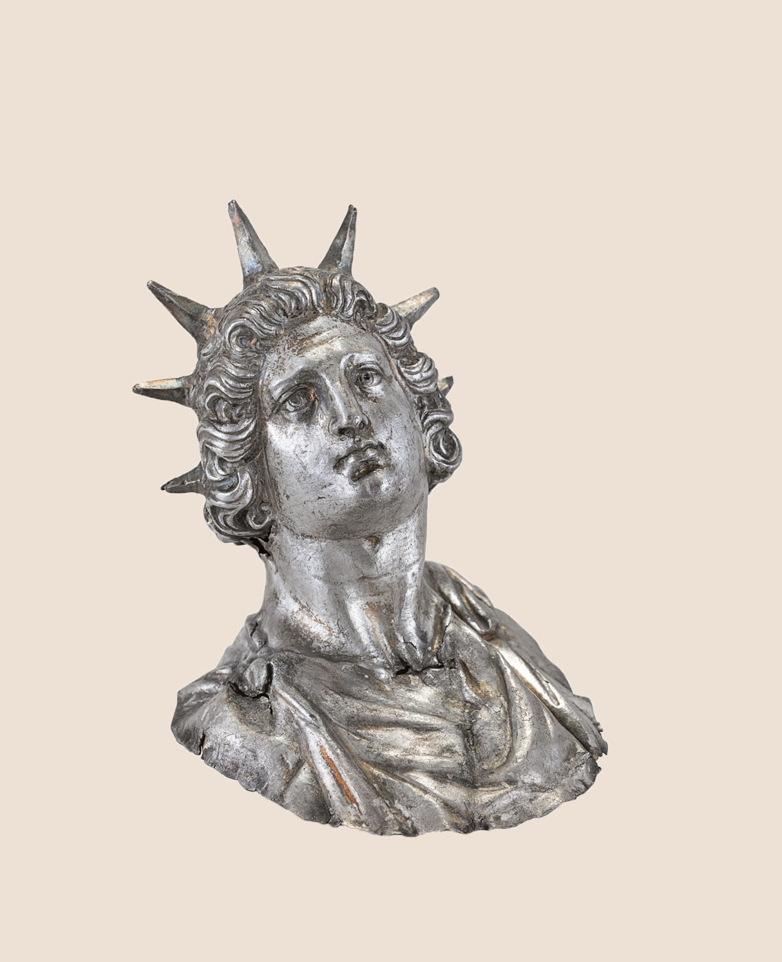 Alexander the Great rose to the head of a world empire in the fourth century BCE. This portrait shows him wearing a crown of rays like the sun god Helios. He was cultically venerated even during his lifetime.
