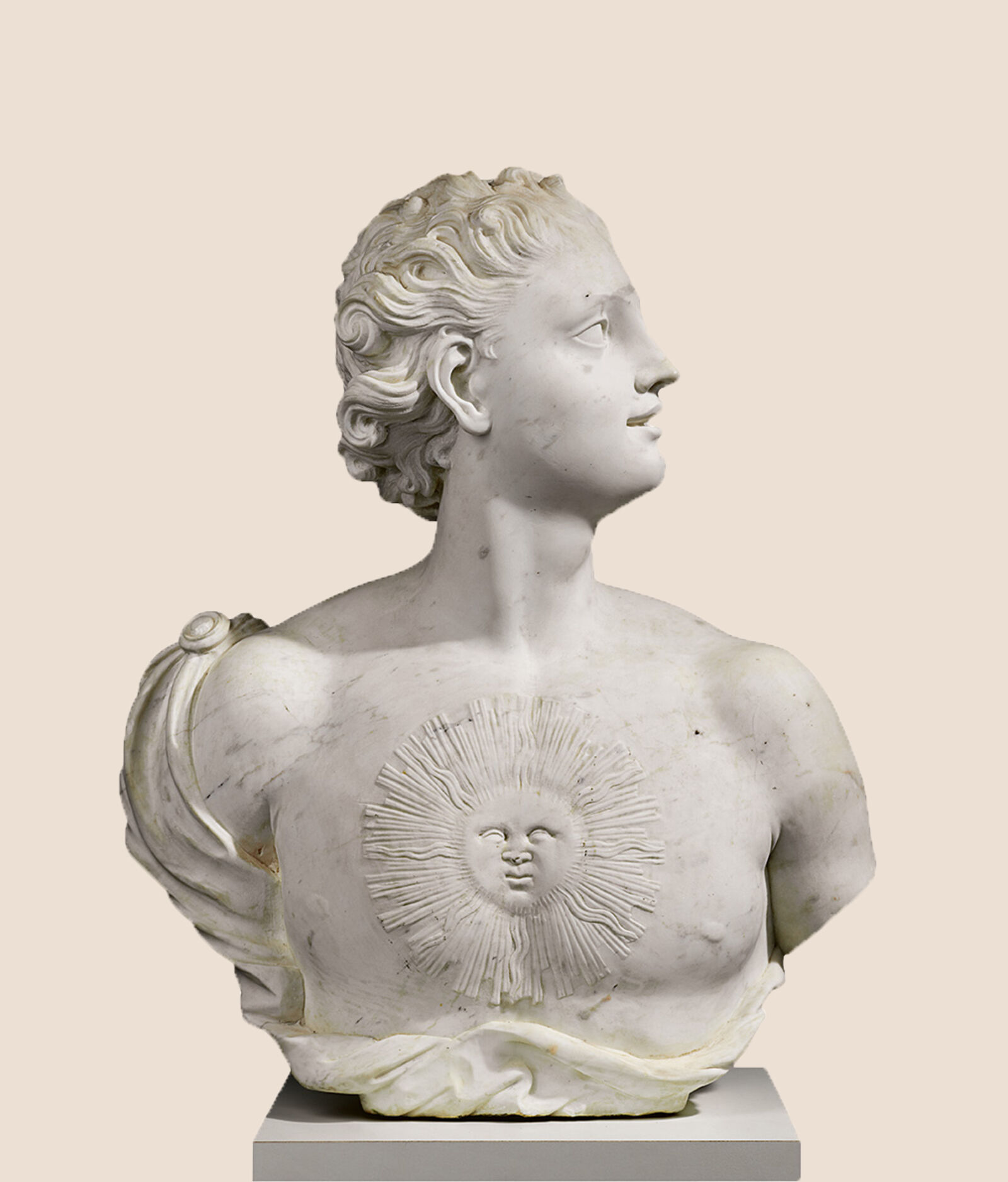 Der Venezianer Antonio Corradini schrieb das feurige Gesicht der kreisrunden Sonne direkt in Apollons Körper ein: Sonnengott und Sonnensymbol sind in dieser Büste vereint.