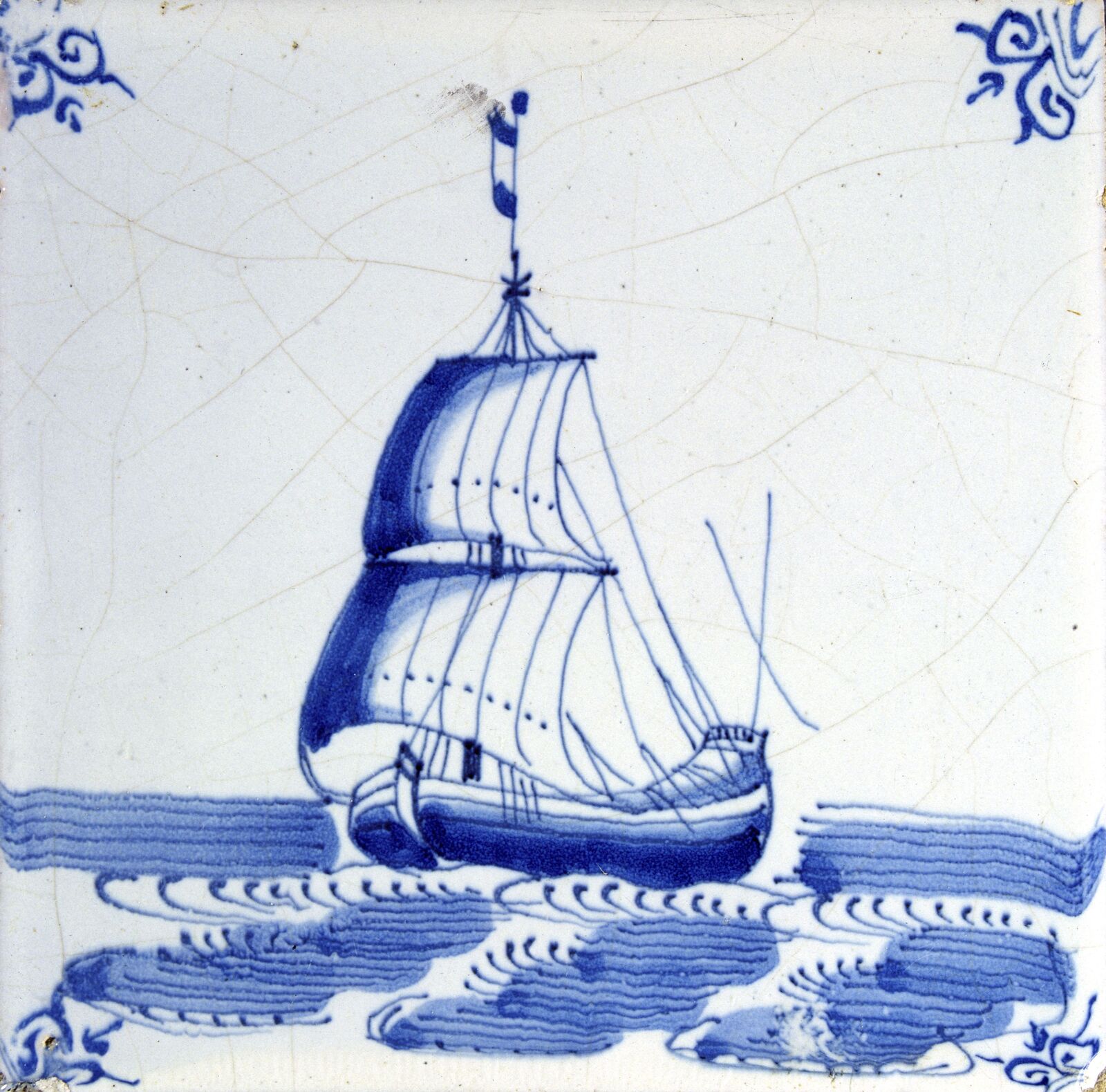 Fliese mit Segelboot auf „Harlinger Wellen“