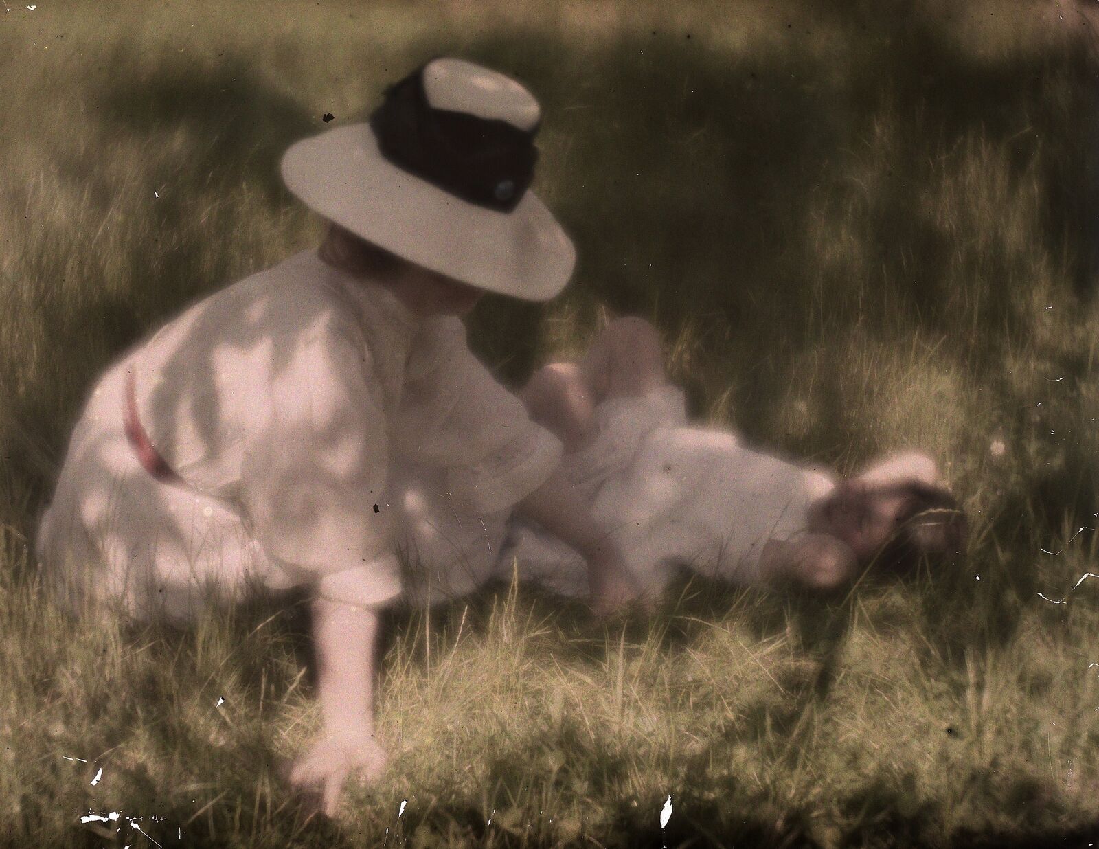  Heinrich Kühn:  Miss Mary and Lotte , 1907, Österreichische Nationalbibliothek, Vienna 
