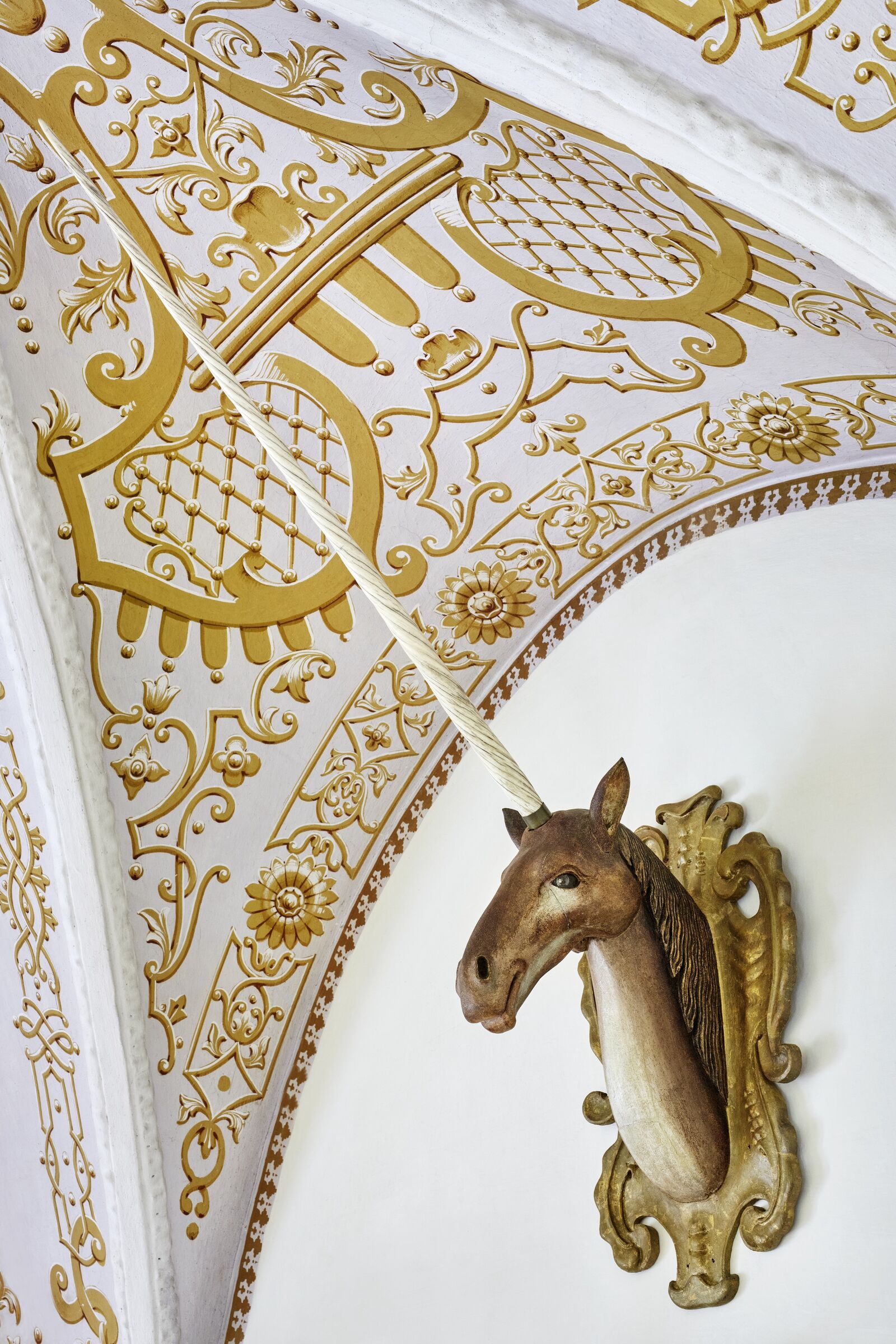 Healing under the sign of the unicorn: an apothecary in Austria attracted customers with a real narwhal tusk.