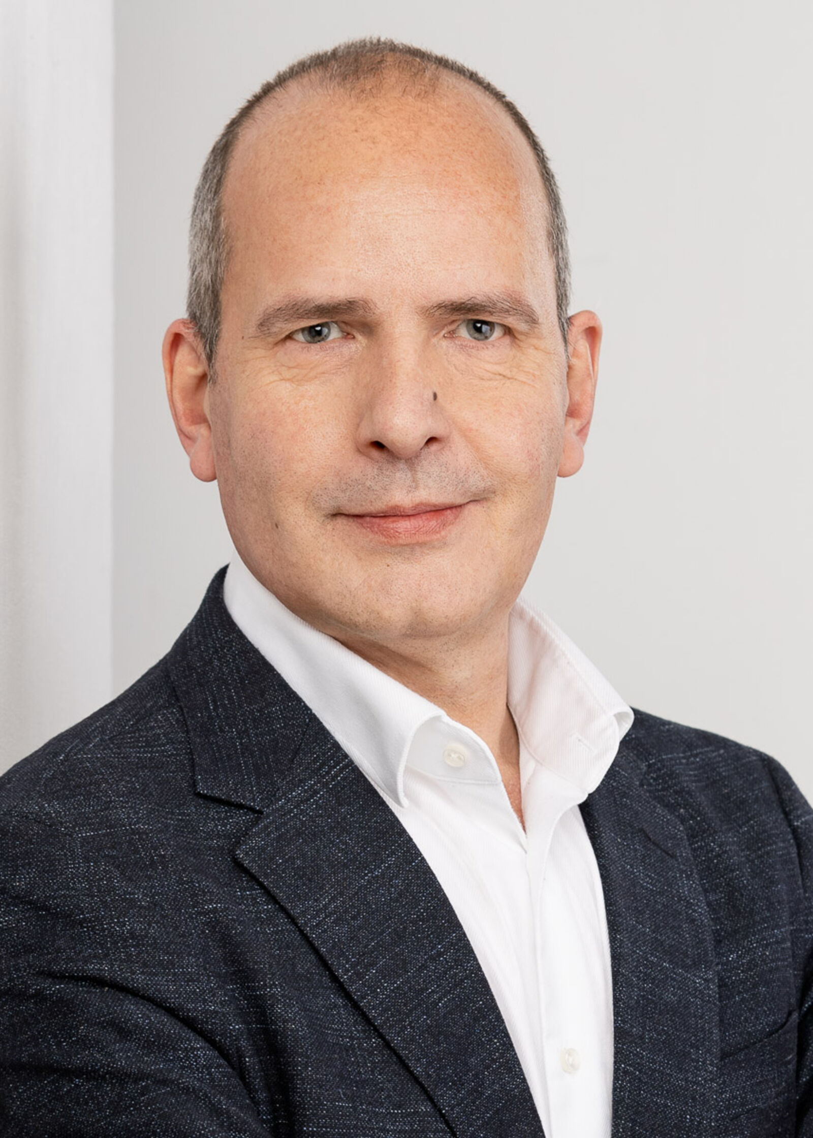  Journalist und Autor Jens Bisky ist im Podcast Experte für die gesellschaftlichen Entwicklungen im Deutschland der Weimarer Republik bis zur Machtübernahme der Nationalsozialisten.&nbsp; 
